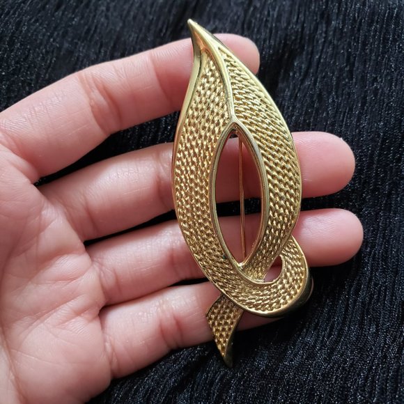 Gold Tone Abstract Swirl Pin Brooch - Picture 2 of 7